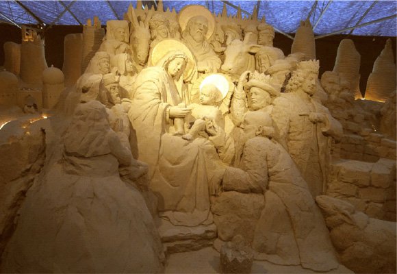砂の美術館プロデューサー茶圓勝彦の仕事、「キリスト誕生の物語」2010年作成の砂像の画像